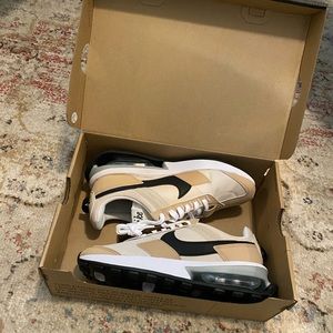 Nike Air Max Pre-Day oatmeal women size 6-BRAND NEW